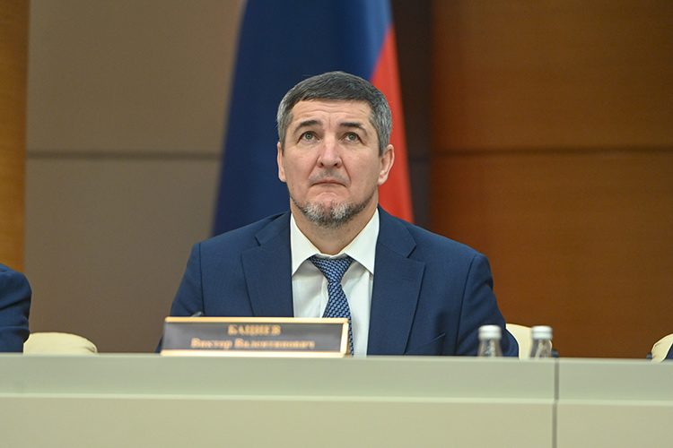 Достижения республики оценил заместитель руководителя ФНС Виктор Бациев. Он отметил динамику поступления налогов в Татарстане, которая лучше, чем во многих других регионов, а также качественное прогнозирование поступлений