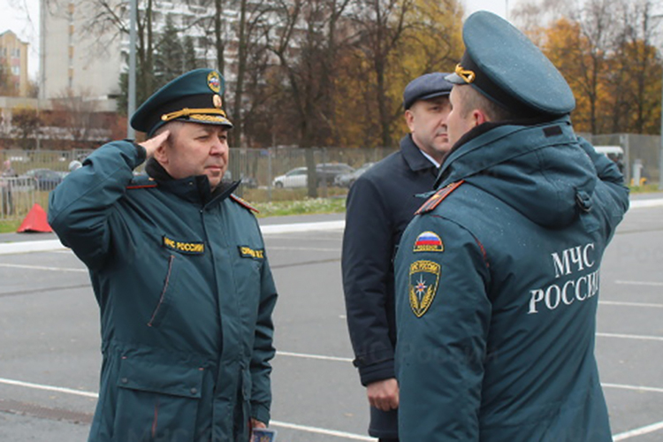 Одним из предполагаемых преемников Рафиса Завдатовича наши собеседники называют начальника Нижегородского ГУ МЧС Валерия Синькова