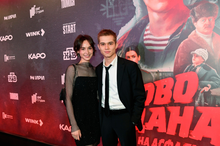 Рузиль Минекаев с женой Азизой на премьере сериала «Слово пацана. Кровь на асфальте»