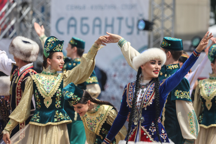  В 2022 году президент РТ Рустам Минниханов поставил задачу — проводить праздник плуга с уклоном на татарскую аутентичность и традиции 