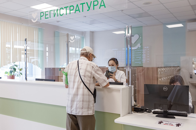 Жаворонков доложил о режиме работе поликлиник в период каникул — они будут работать ежедневно