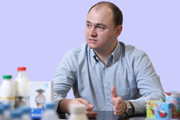 Сейчас Артур Егоров возглавляет и владеет УК «ЗМК», которая управляет активами Зеленодольского молочноперерабатывающего комбината. Начинал же предпринимательскую деятельность с компании по покупке и продажи недвижимого имущества, так что не сказать, что опыта в недвижке совсем нет