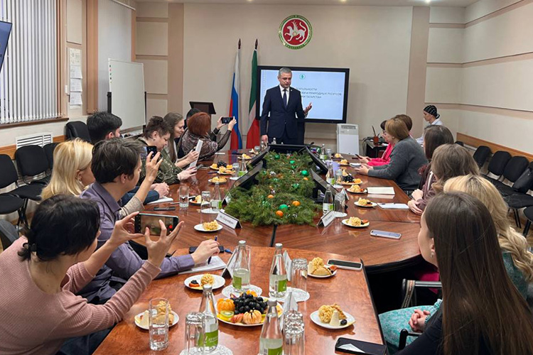 Более двух часов шла предновогодняя встреча со СМИ министра экологии и природных ресурсов республики Татарстана