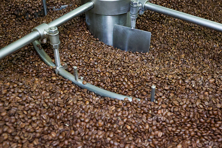 Сливки дорожают, цену кофе раза 3 за год поставщики уже повышали — процентов на 5–10 каждый раз