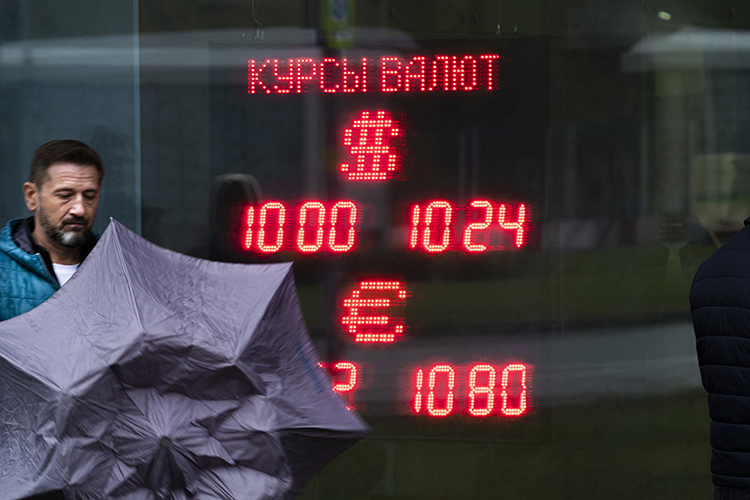 «Удержать рубль хотя бы на 75–90 при таком профиците внешней торговли вообще никакая не проблема»