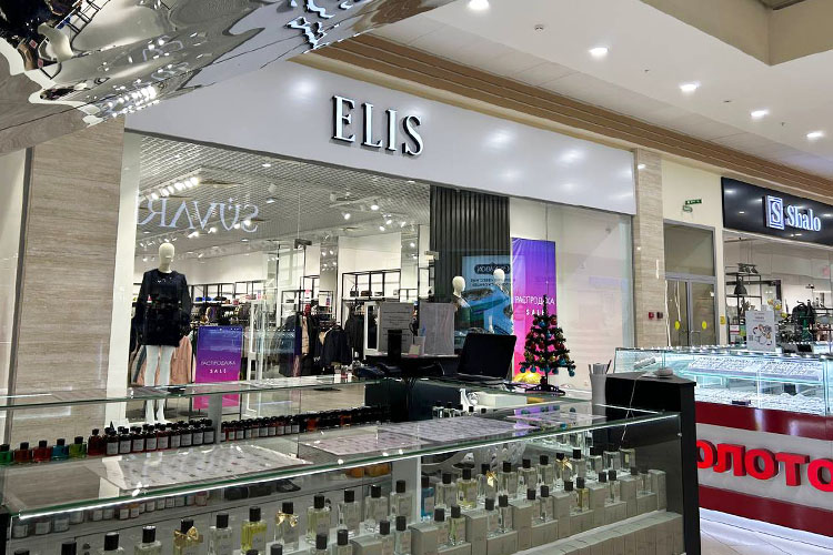 О том, что магазин женской одежды Elis — это первая точка российского бренда в Казани не узнать невозможно — посетителям об этом сообщают по аудиорекламе в ТЦ