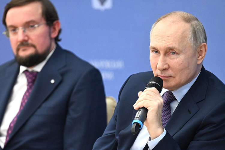 Владимир Путин: «Вроде бы нас со всех сторон душат, давят, а по объему экономики – первые в Европе!»