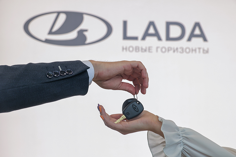 «АвтоВАЗ» в прошлом году сумел продать 352 572 штук, на 86,9% больше, чем в 2022-м