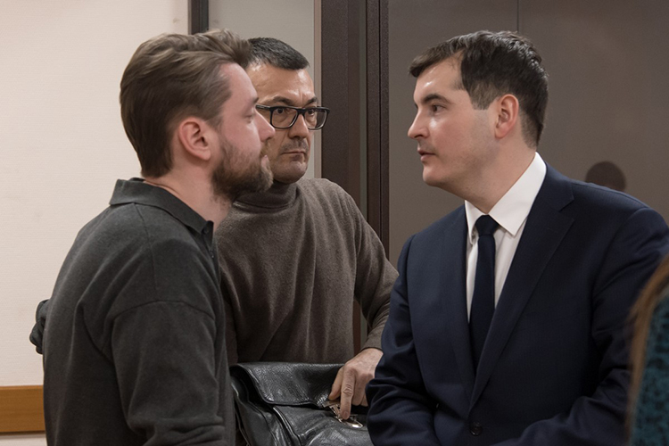 На финальное заседание Антон Севастьянов пришел в сопровождении двух адвокатов — Марата Давлетова и Рината Вильданова