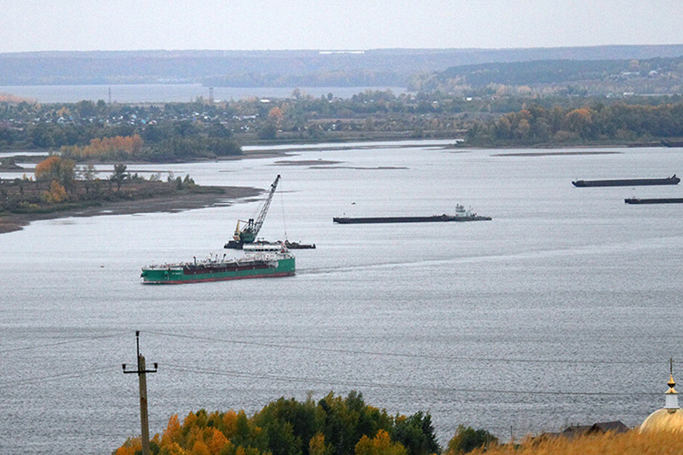 «Вообще Волга предназначена прежде всего для судоходства, для обеспечения питьевой водой. Те службы, которые отвечают за уровень воды, должны не одну только задачу решать — это комплексная задача»