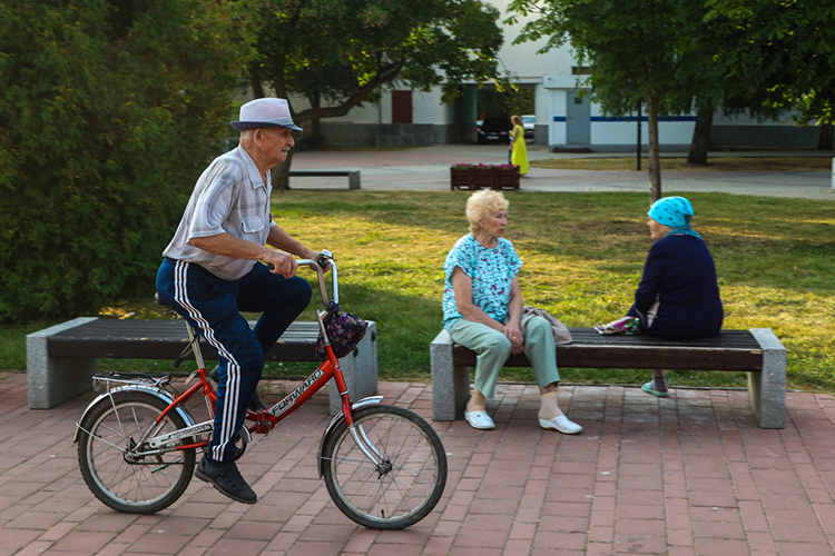 Улумбекова считает, что поставленный к 2030 году показатель продолжительности жизни — до 78,5 лет — достижим