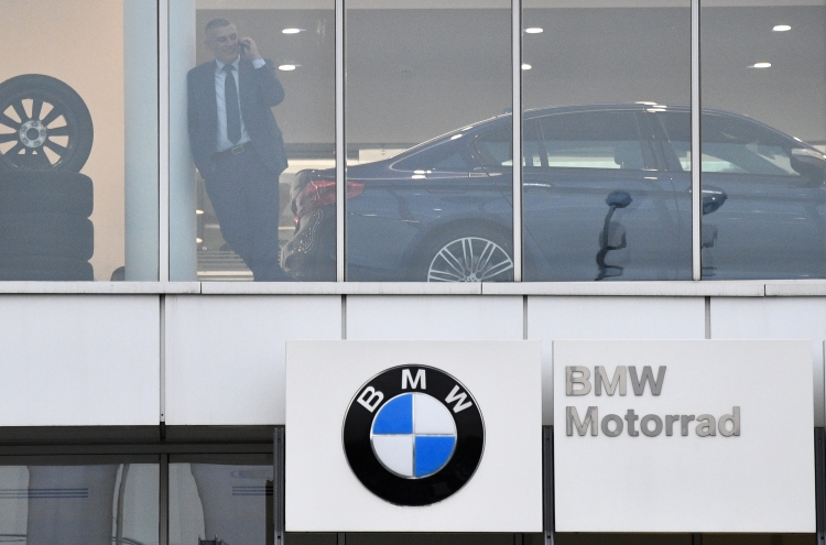 На данный момент BMW официально не продаются в России и завозятся по схеме параллельного импорта. BMW на протяжении пяти лет республиканским чемпионом по количеству продаж, теперь же он расположился на третьем месте