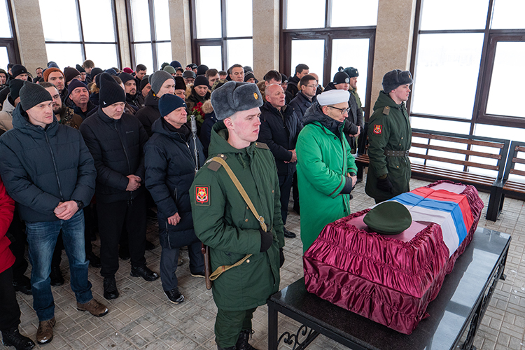 24 января этого года на одном из полигонов ДНР, куда в момент сбора был нанесен удар американской системой HIMARS. Валеев был в эпицентре — и получил смертельные ранения