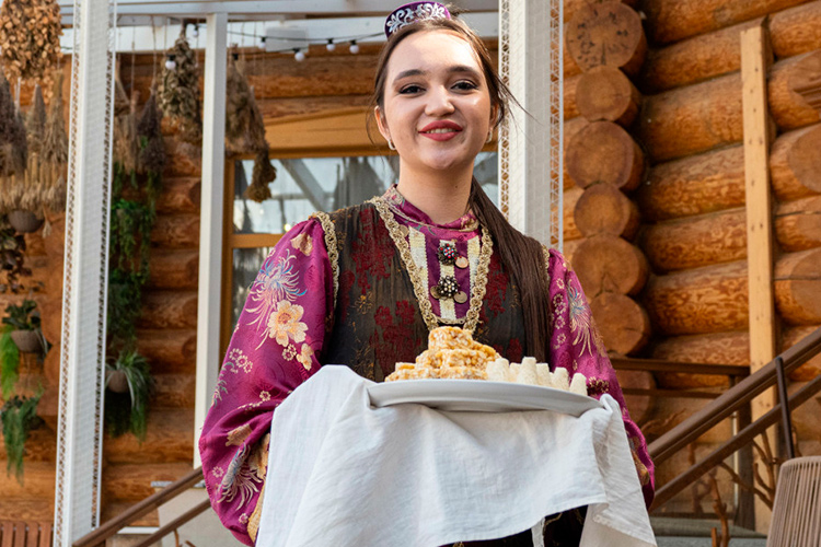 В Татарстане любят поесть и готовить сладкое. Традиционные чак-чак, тылкыш калеве, губадия, торты «Казань» и «Татарстан»
