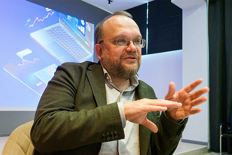 Айрат Нурутдинов: «В наш контакт-центр поступило рекордное количество обращений. Если в среднем ежедневно к нам поступает 4-5 тысяч заявок, вчера мы зафиксировали более 16 тысяч звонков»