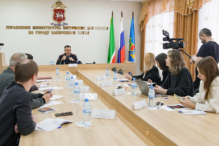 Начальник УВД города Айрат Ханбиков провел пресс-конференцию 