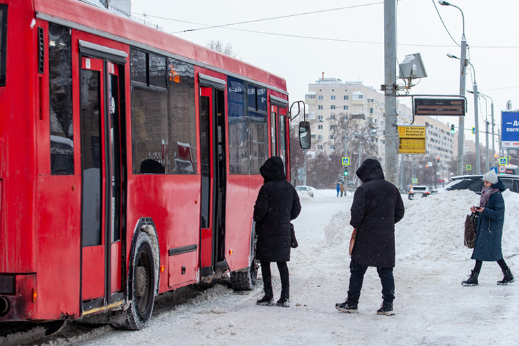 Рустам Минниханов: «40 минут автобуса ждут — это же вообще безобразие!»