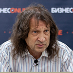 Павел Шмаков — директор школы «Солнце»