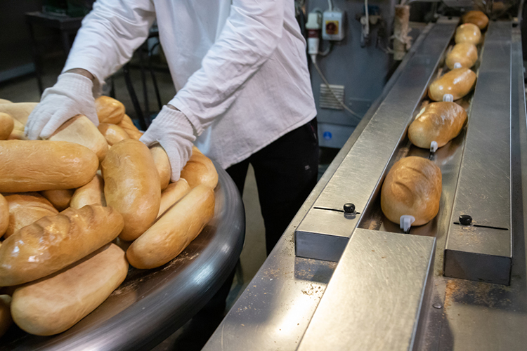 Объем производства собственной продукции за три года составил 8,2 млрд рублей. Наиболее развито производство хлеба и хлебобулочных изделий, на них приходится основная доля в структуре выпускаемой продукции