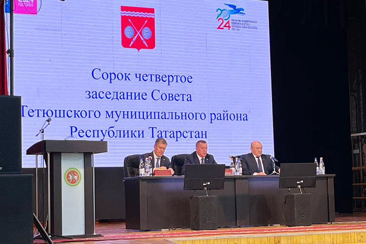 На повестке собрания актива района стоял лишь один вопрос — отчетный доклад Сафиуллова по 2023 году