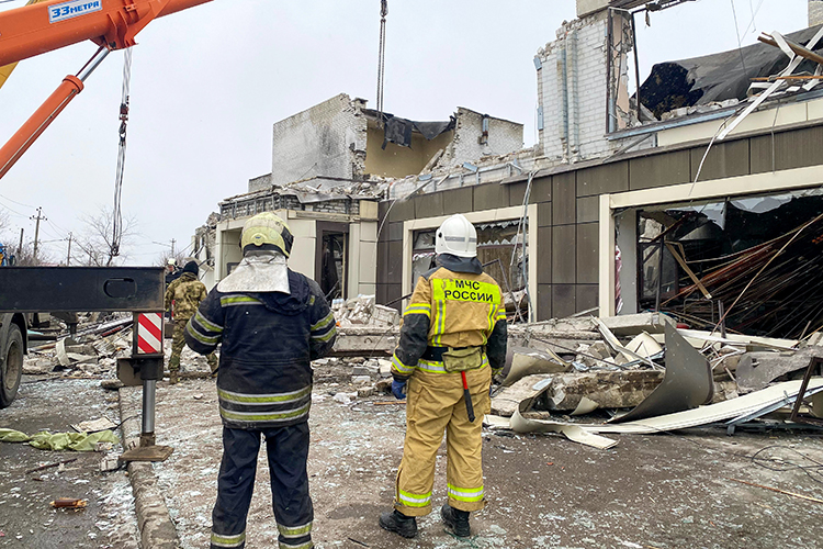 3 февраля киевские войска ударили по пекарне в Лисичанске из РСЗО HIMARS. В результате удара было убито 28 человек, среди них один ребенок, ранено 10 человек