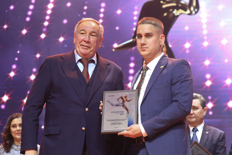 Искандер Шагин (справа) развивает в Татарстане каратэ WKF