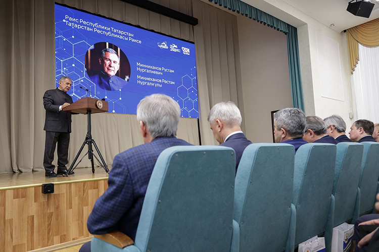 Рустам Минниханов: «Переформатирование международных образовательных и научно-технических связей республики продолжается. Стратегический разворот в направлении дружественных стран, с Запада на Восток, неизбежен»