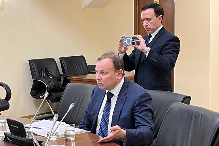 Дмитрий Грузков подчеркнул, что особо-то ничего не просит, лишь малое — пересмотреть бы уже тарифы на льготников, проиндексировать их.