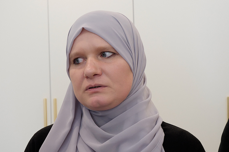 Закирова сообщила, что каждый день делает дуа за своих благодетелей, благодарит Аллаха за то, что послал их ее семье