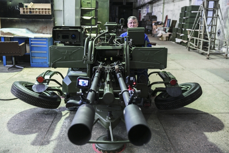 В этом году Россия будет инвестировать огромные деньги в оборонную промышленность, порядка 11 трлн рублей