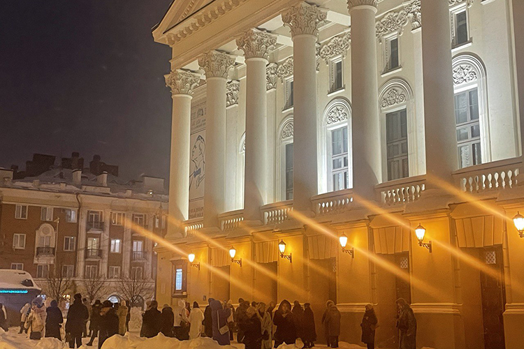 На театр оперы и балеты в рамках контракта было заложено 127 млн рублей