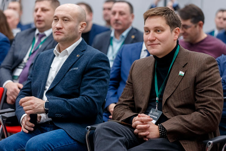  Адель Хайруллин и Марат Каримов во время круглого стола Союза производителей молока Татарстана в рамках агропромышленной выставки «ТатАгроЭкспо-2024» 