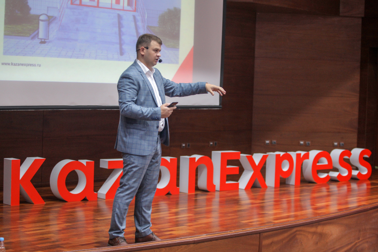 KazanExpress был основан в 2017 году Хуснуллиным и талантливым выпускником Университета Иннополис Кевином Ханда 