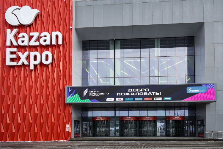 Главный объект «Игр» — «Казань Экспо» — удален от города, поэтому на турнире будет задействовано 300 автобусов, микроавтобусов и автомобилей. Они будут ездить по 282 маршрутам