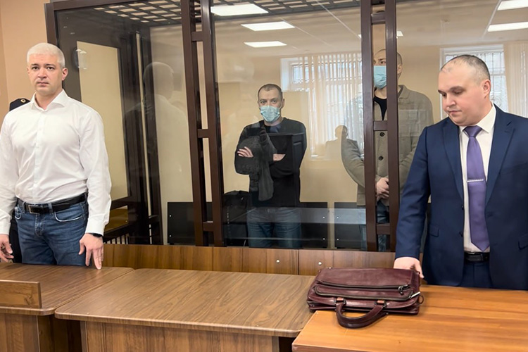 Суд назначил Фатыхову и Марату Сагирову 7 лет колонии общего режима со штрафом в размере 500 тыс. рублей и Ильдару Сагирову 4 года колонии условно с испытательным сроком 4 года