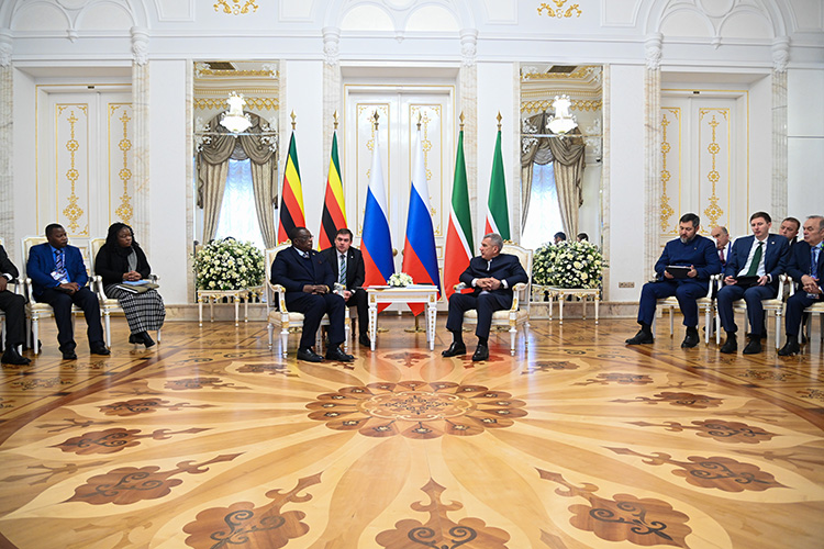 С представителями ОАЭ и Зимбабве Рустам Минниханов встречался в Казанском Кремле