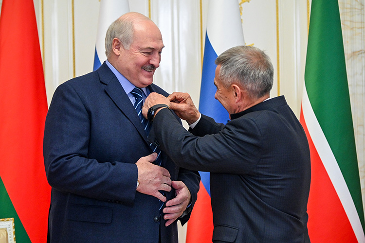 В ходе переговоров Лукашенко отметил, что Россия и Беларусь свое счастье должны создавать сами