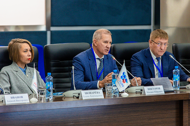 Президент НОТИМ Викторов подчеркнул важность перехода на отечественное программное обеспечение, основываясь на данных опроса НОТИМ с 847 респондентами