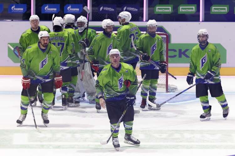 Вместе с известными хоккеистами на лёд вышли игроки академии хоккея «Ак Барс»