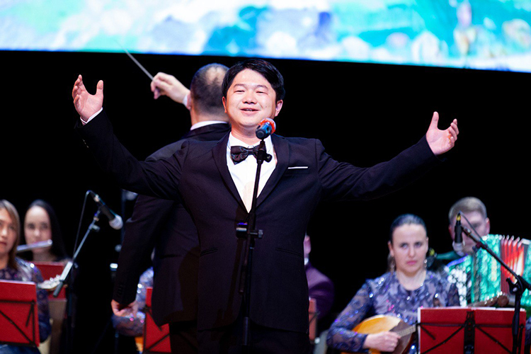 Певца из Китая Чжан Чжихао вызвали на бис