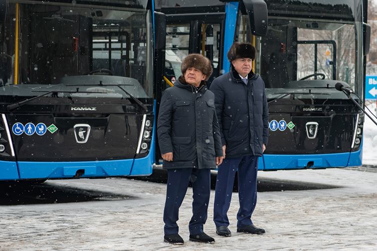 В целом, город в 2024 году получит еще 80 автобусов. Если судить со слов Магдеева, «НЕФАЗами» укрепят наиболее загруженные маршруты № 22, 26, 2, 3