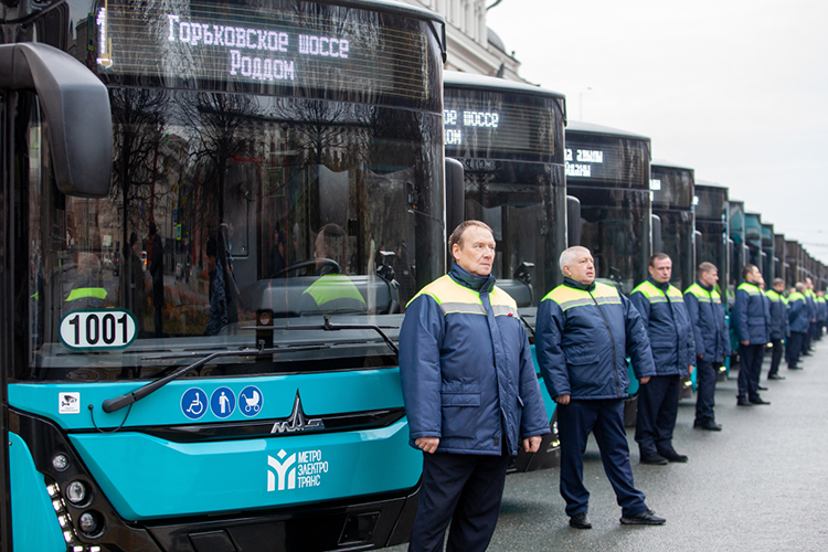 В прошлом году при поддержке правительства РТ купили 25 новых троллейбусов, но надо менять 250 автобусов, которым уже больше 10 лет — это предельный срок эксплуатации