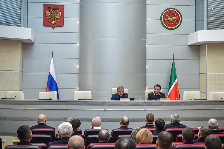 Утро среды в министерстве внутренних дел по РТ началось со знакомства с новым главой ведомства Дамиром Сатретдиновым