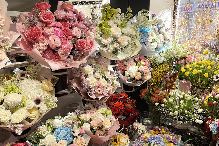 Разнообразие цветочных букетов — в специализированных бутиках