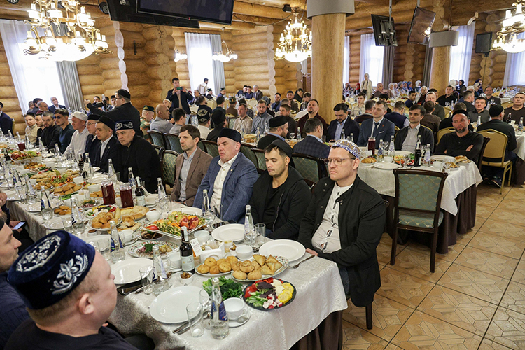  В национальном комплексе «Туган авылым» состоялся первый в этом году ифтар с участием лидера татарстанской уммы 