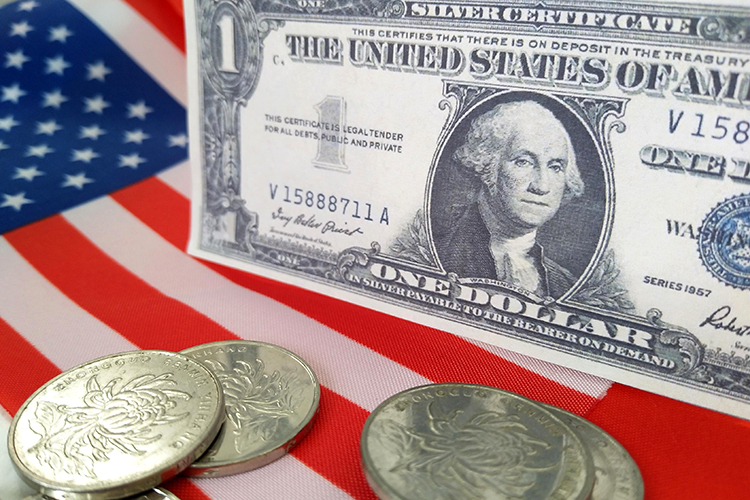 В 1944 году доллар США на конференции в Бреттон-Вудсе получил статус мировой валюты