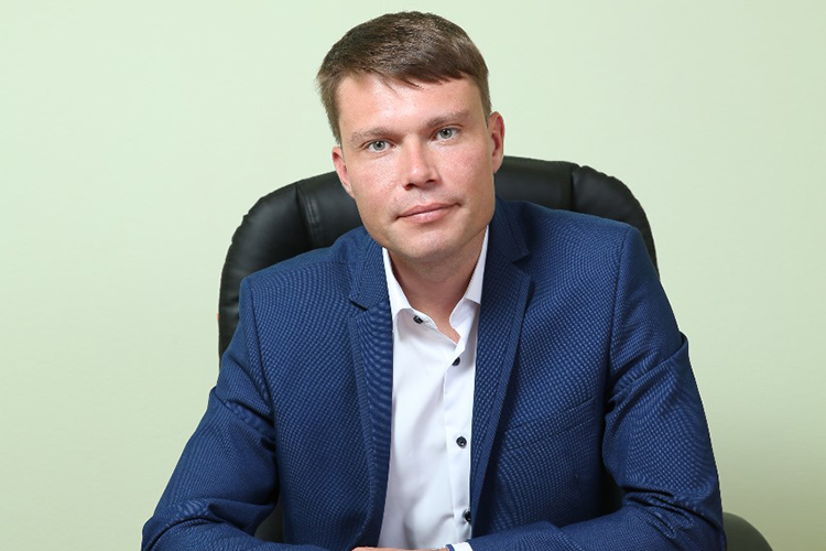 Про Александра Денисова говорят, что хотя он силен в налоговых делах, в последние годы перестроился также на хозяйственные и корпоративные споры