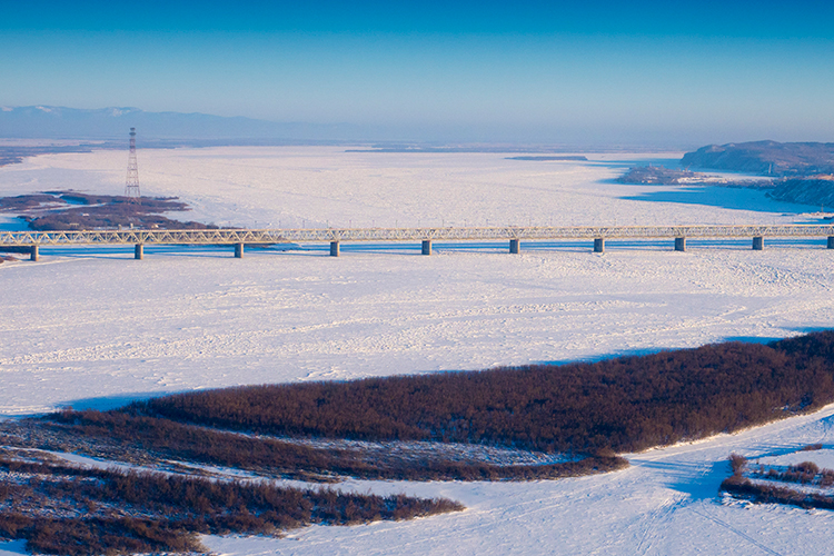 В январе этого года Фетисову позвонил куратор Виталий. Он дал задание — зафиксировать координаты на въезде и выезде на мост в Хабаровск. Этот мост также называют «Амурское чудо», он — часть Транссибирской магистрали