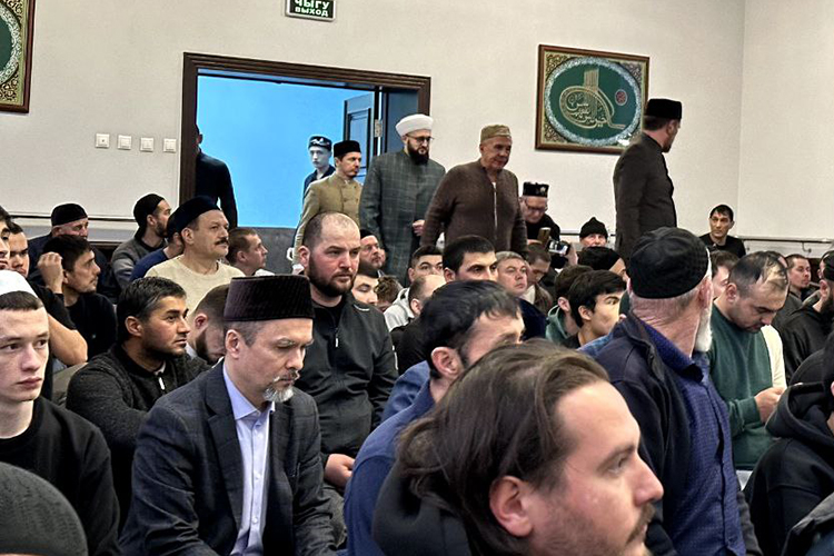 Вчера вечером, в третий день священного месяца Рамадан, Рустам Минниханов провел свой традиционный ифтар в мечети «Ярдэм»