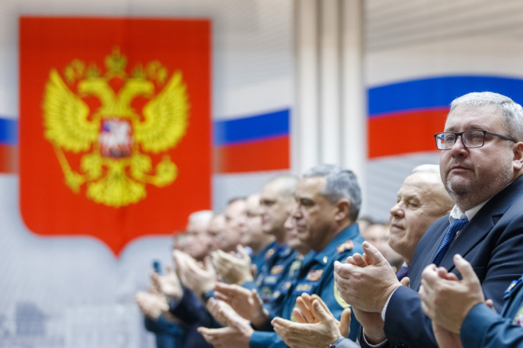 Сейчас в руководстве главного управления МЧС РФ по РТ остался лишь Николай Суржко (на фото справа), на плечах которого вся работа